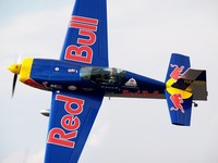 Peter Besenyei, Extra 300 (HA-RED)