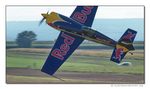 Peter Besenyei auf der Extra300L