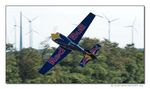 Peter Besenyei auf der Extra300L