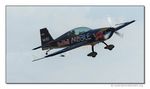 Peter Besenyei auf der Extra300L
