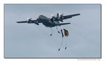 C-130 setzt Luftlandetruppen aus