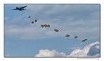 C-130 setzt Luftlandetruppen aus